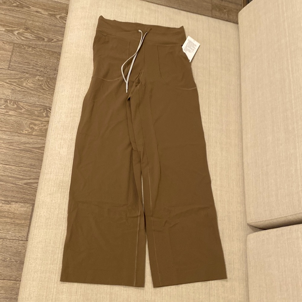 LuluLemon throwback still pant size 8